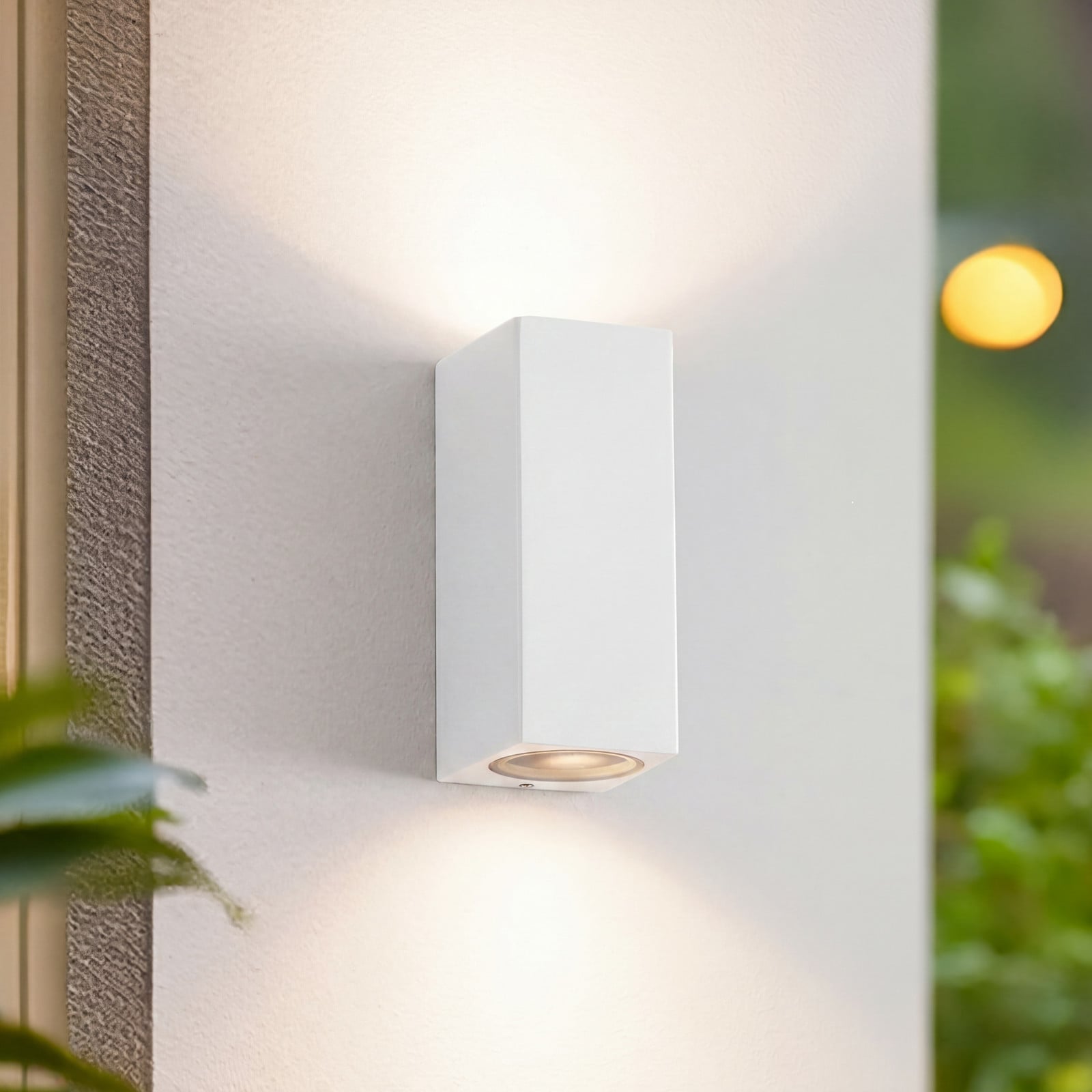 Aplique de exterior Xava, luz hacia arriba/abajo, blanca, 2 luces, GU10 - Lucande - Balcón - Moderno - Aluminio - Angular