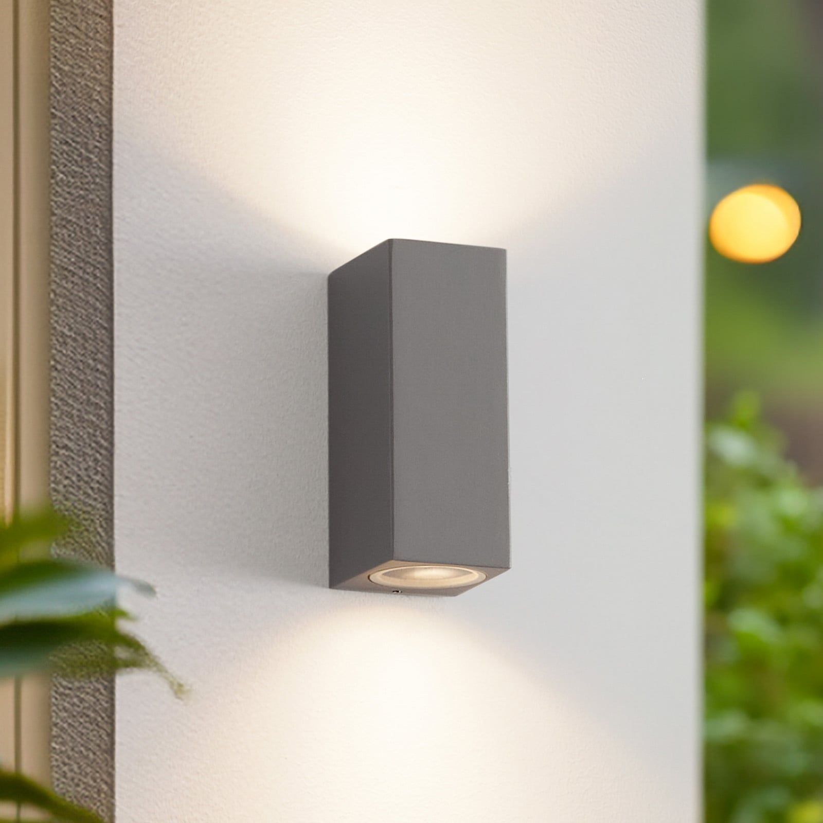Aplique de exterior Xava, luz hacia arriba/abajo, gris, 2 luces, GU10 - Lucande - Balcón - Moderno - Aluminio - Angular
