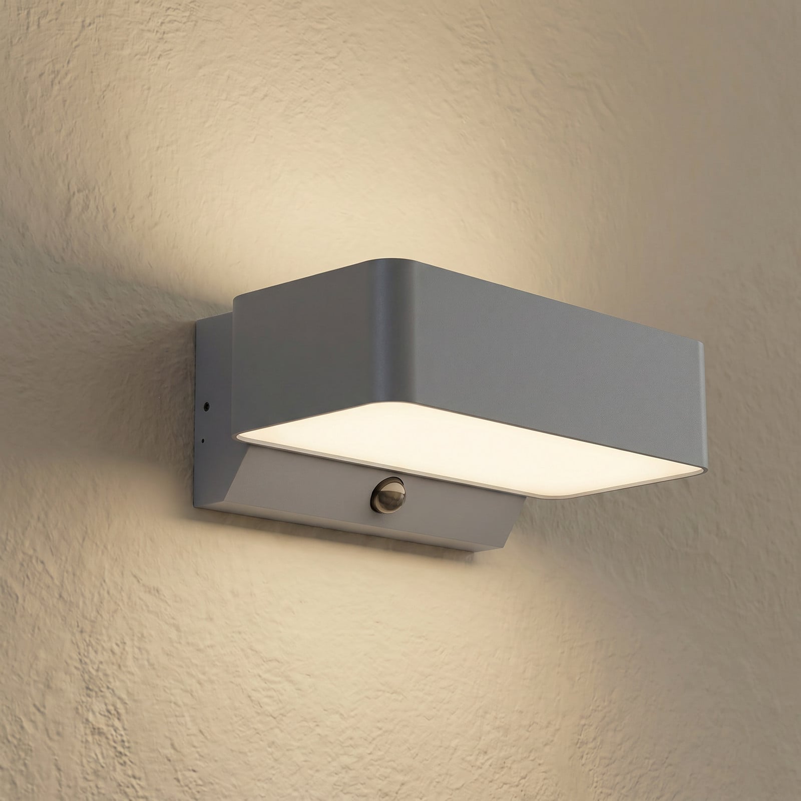 Aplique LED para exterior Fando, antracita, 22,5 cm, con sensor, IP44 - Lindby - Aluminio - Angular
