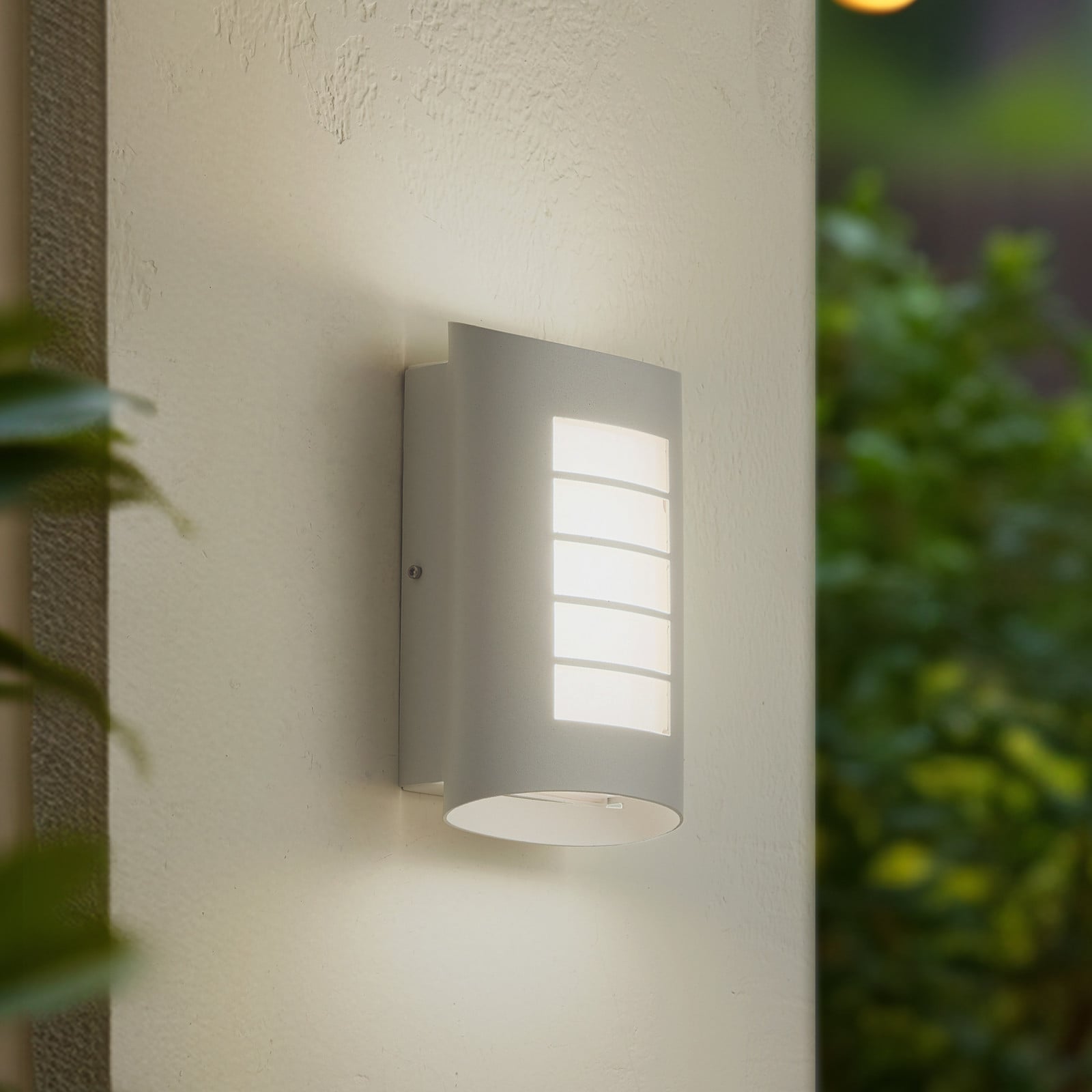 Aplique LED para exterior Ismael, blanco, aluminio, altura 26,8 cm - Lindby - Balcón - Moderno - Angular