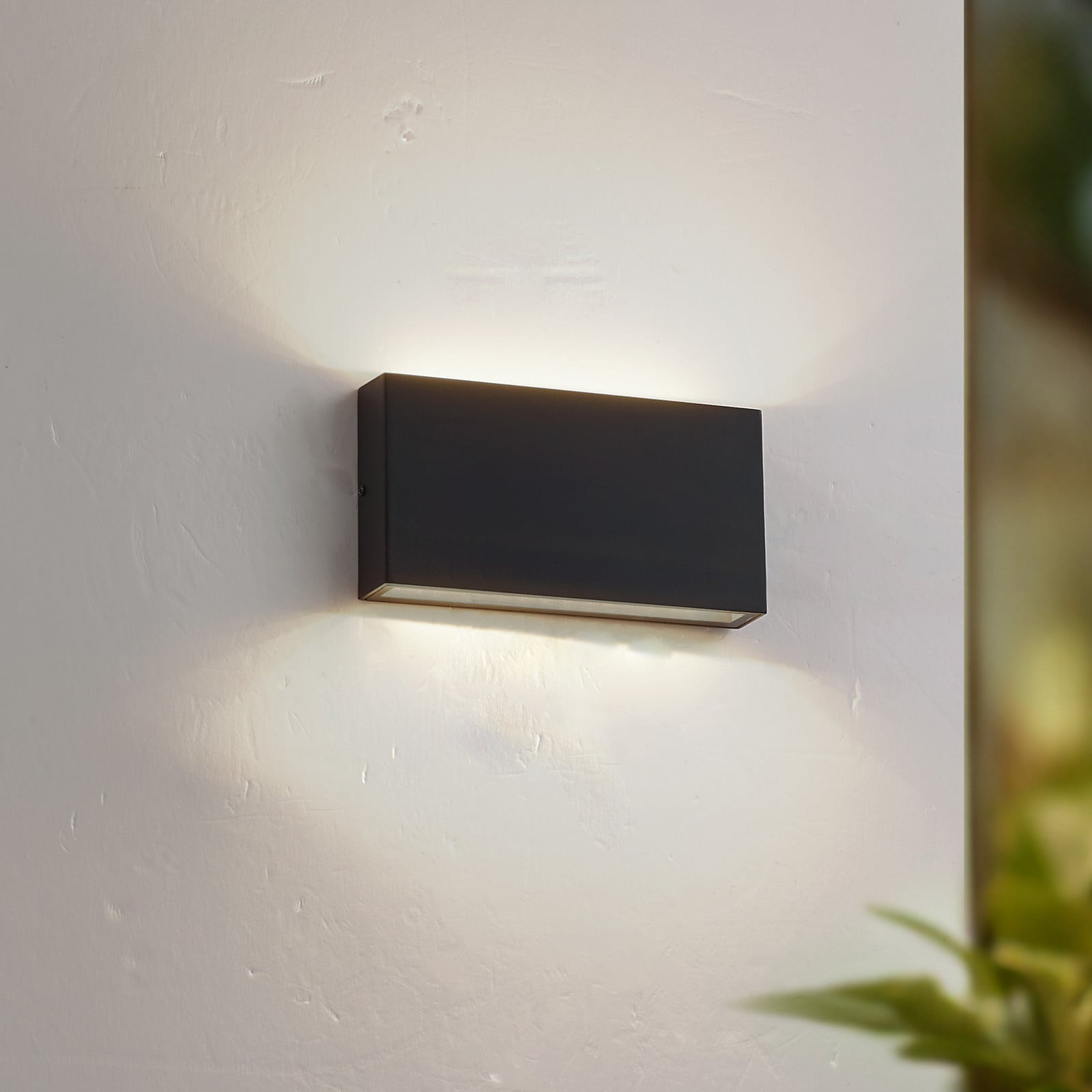 Aplique LED para exterior Jarte, negra, 17 cm, IP54 - Lindby - Terraza - Moderno - Aluminio - Angular