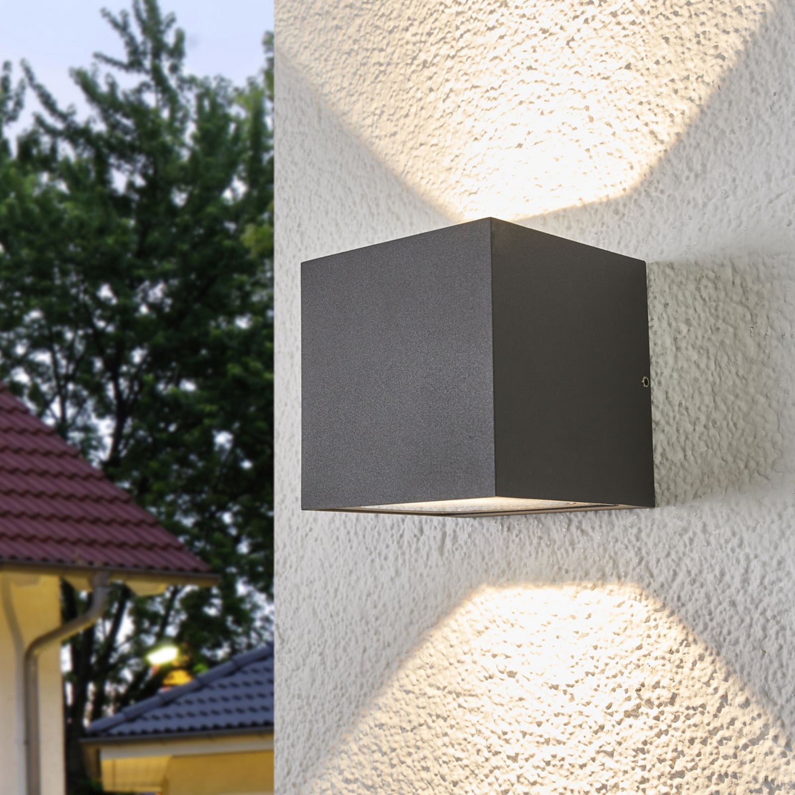 Aplique LED para exterior Merjem, 10 cm, arriba/abajo, IP54 - Lucande - Balcón - Moderno - Aluminio - Angular
