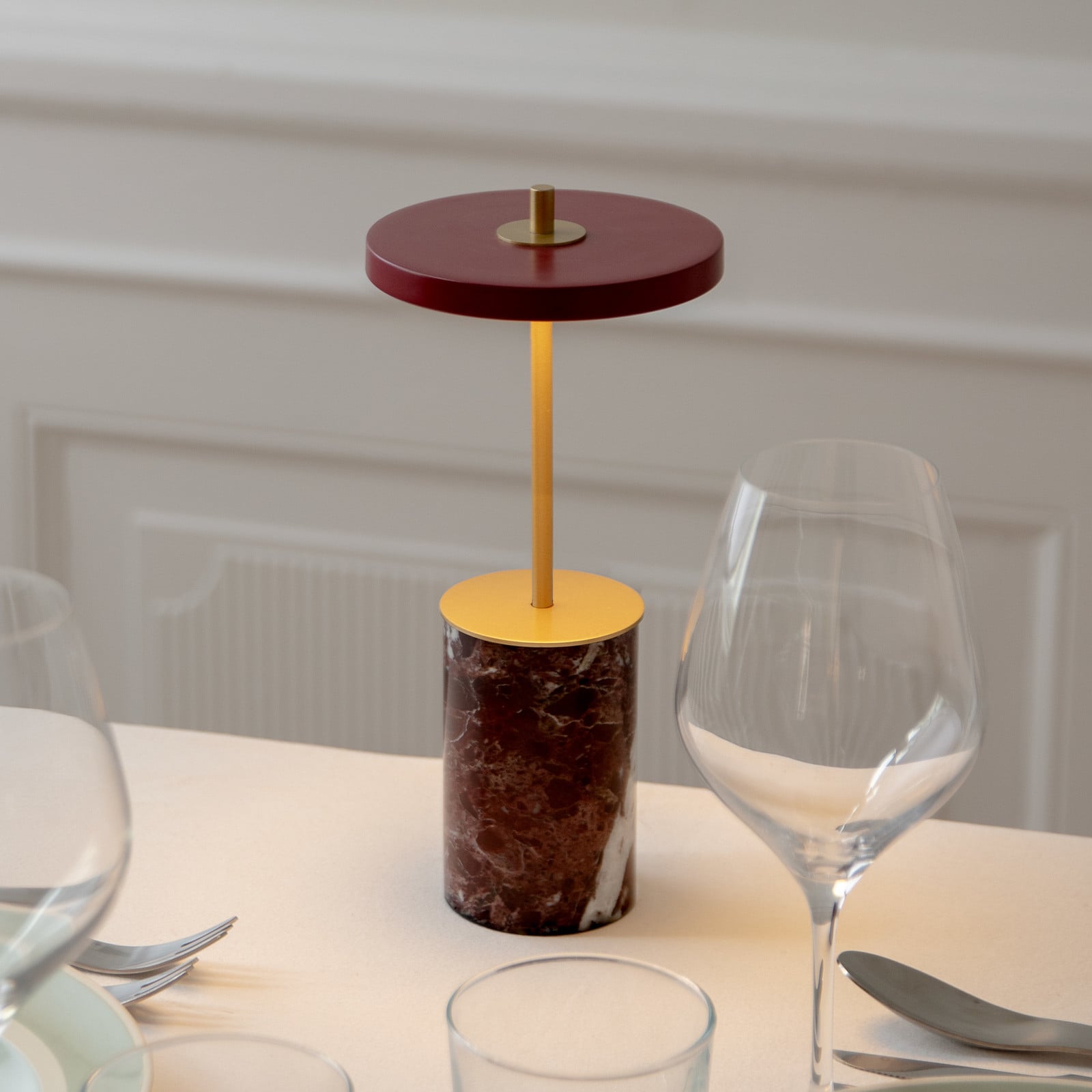 Asteria Move Portable Lámpara de Sobremesa Mini Red Marble - UMAGE Asteria Move Mini - Terraza - Diseño - Piedra - Con pantalla