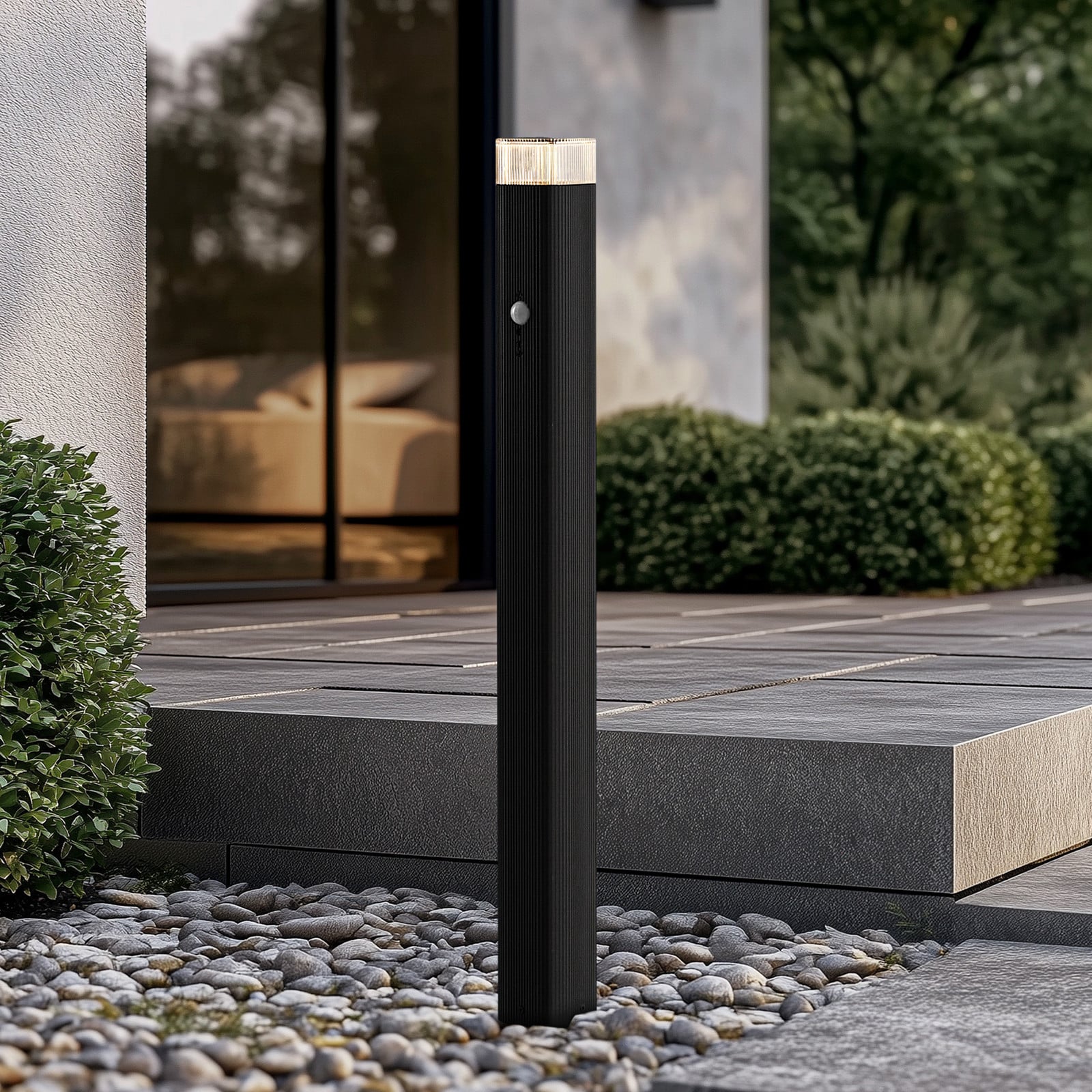Bolardo luminoso Halvar, negro, 80 cm, GU10, IP65, sensor - Lindby - Terraza - Moderno - Metal - Angular