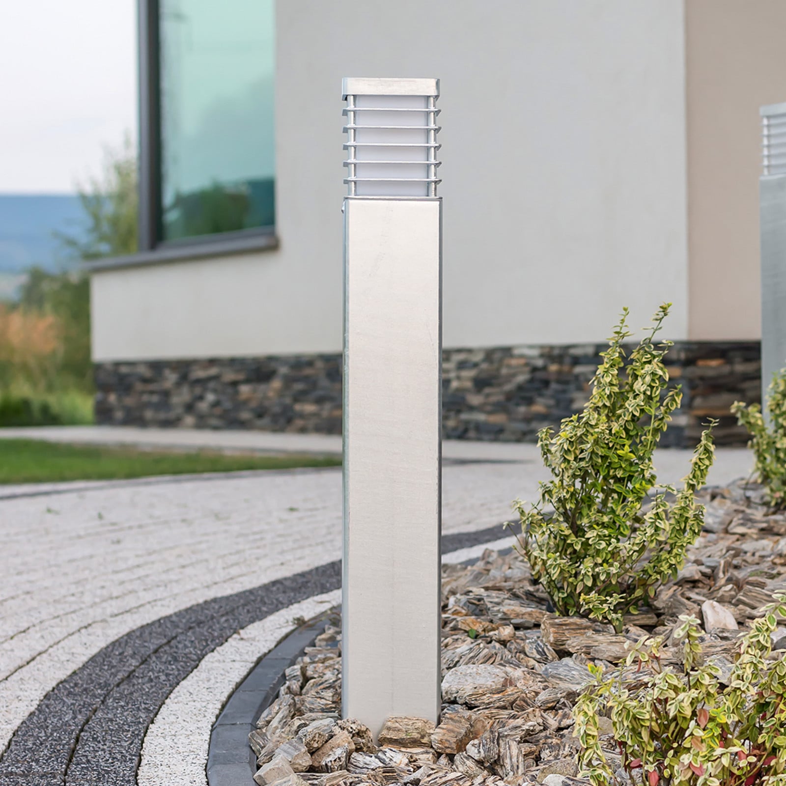 Bolardo luminoso LED Halmstad de 85 cm con soporte de aluminio para suelo de Norlys