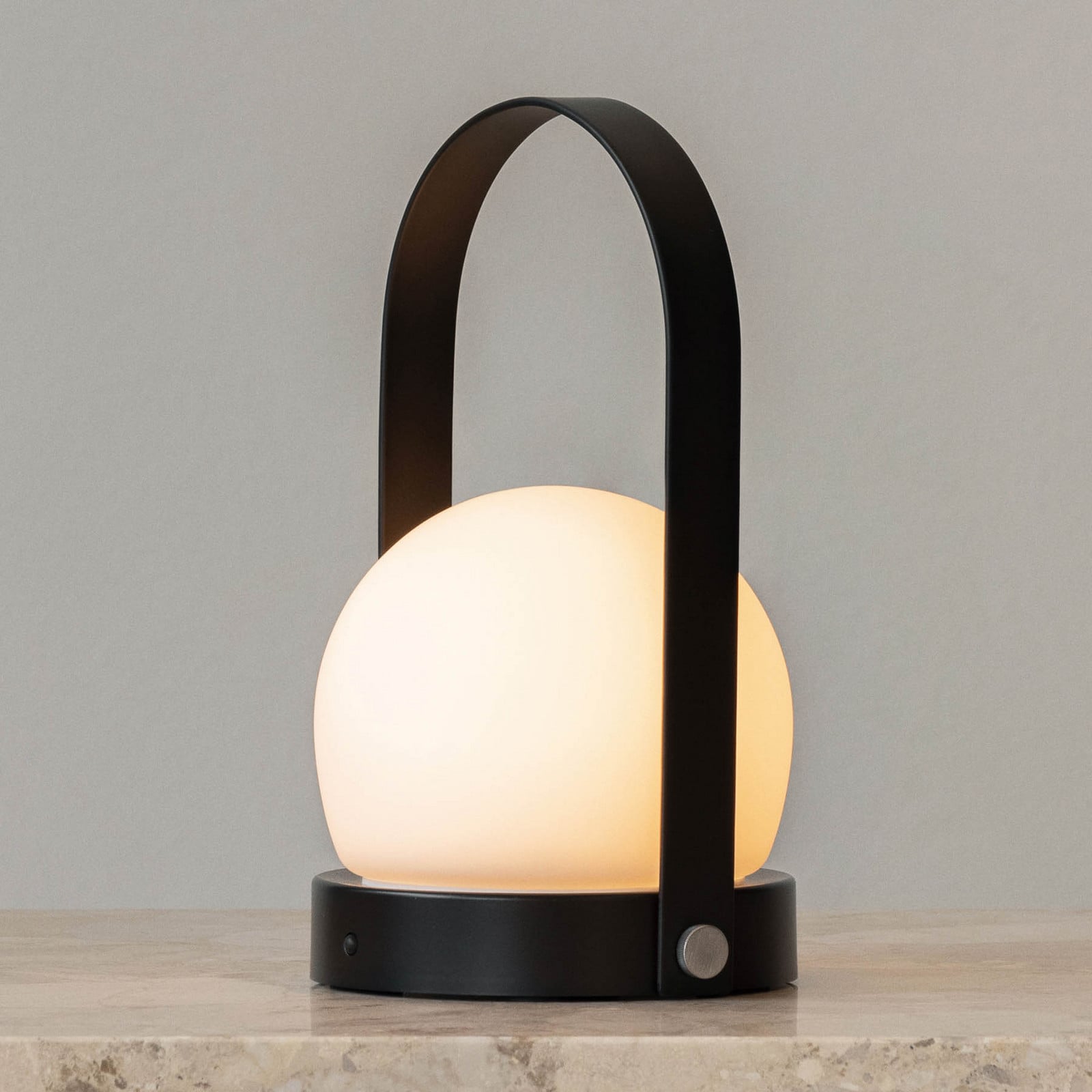 Carrie Portable Lámpara de Sobremesa Black - Audo Copenhagen - Sala de estar / salón - Diseño - Metal
