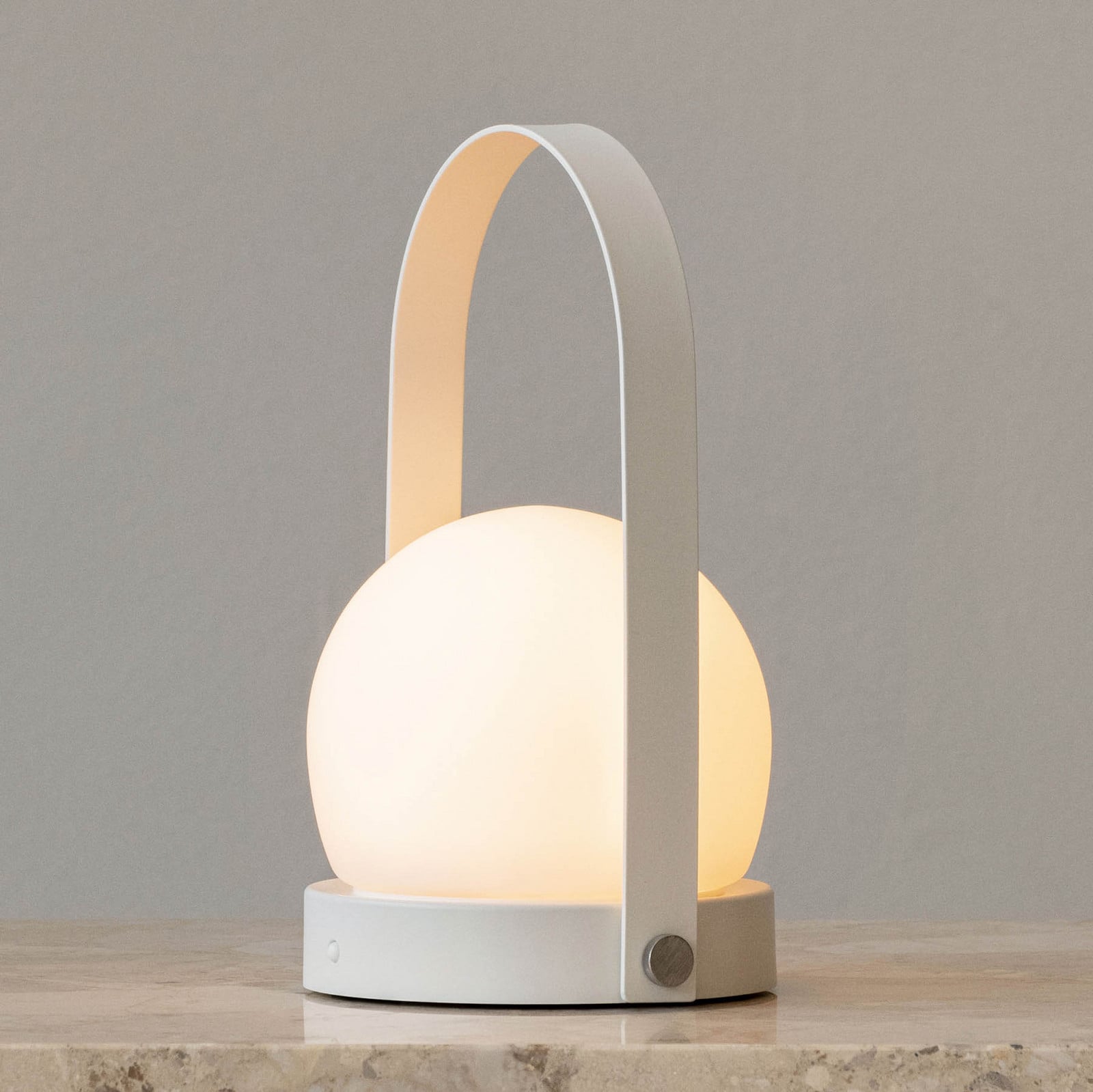 Carrie Portable Lámpara de Sobremesa White - Audo Copenhagen - Sala de estar / salón - Diseño - Metal