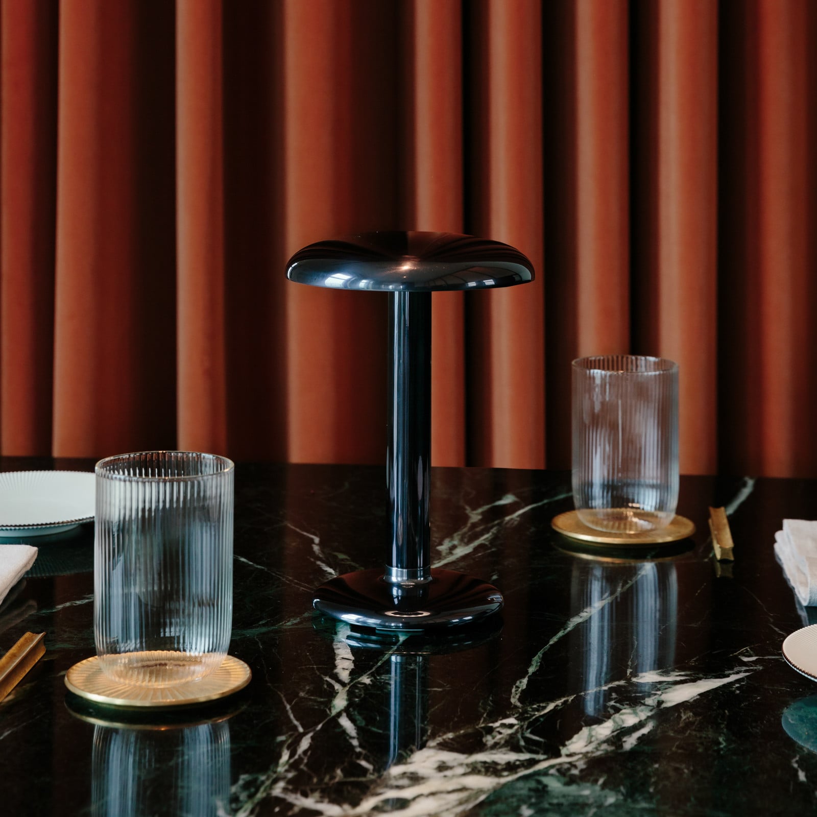 Gustave Portable Lámpara de Sobremesa Matt Anthracite - Flos Flos Architectural - Terraza - Diseño - Metal - Con pantalla