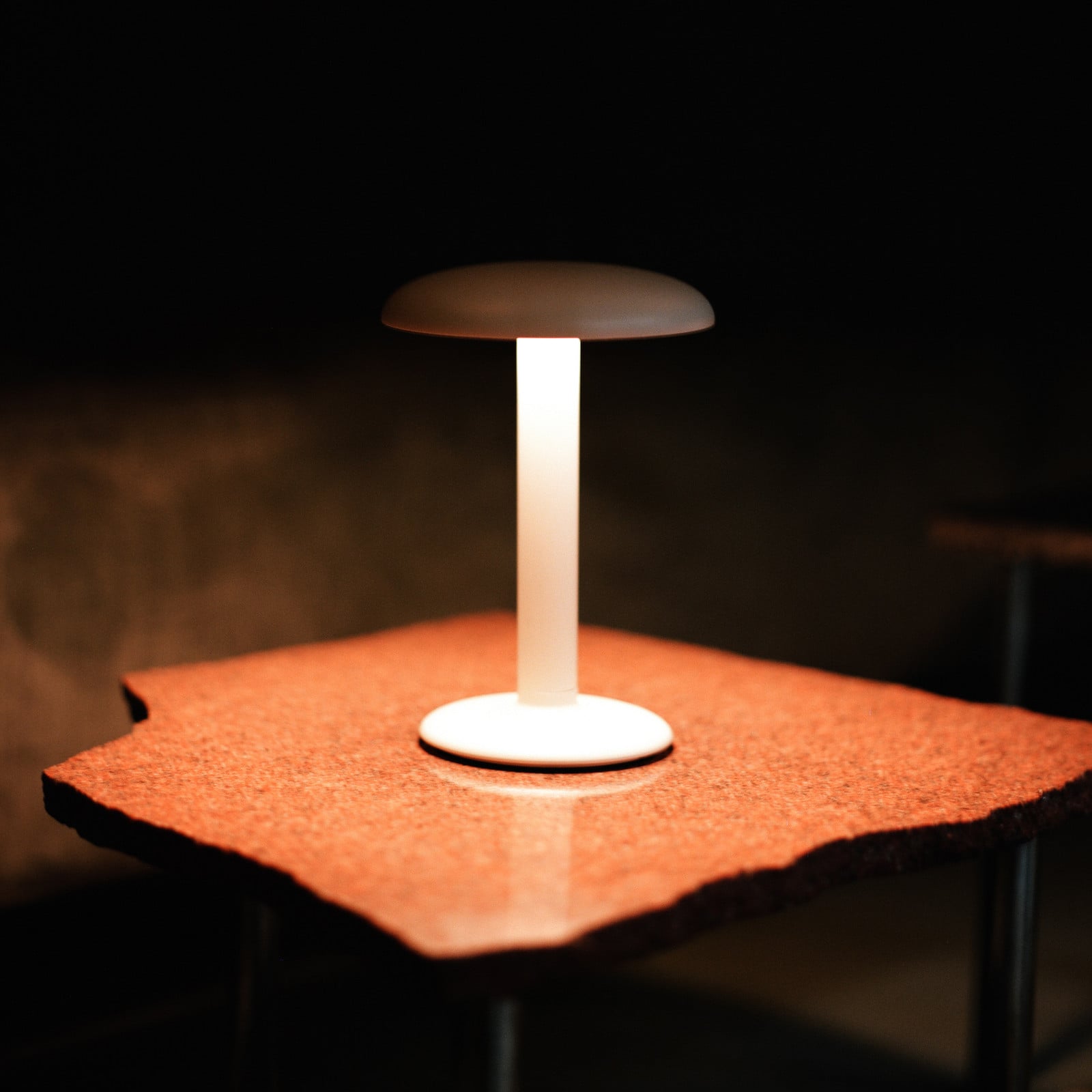 Gustave Portable Lámpara de Sobremesa Matt White - Flos Flos Architectural - Terraza - Diseño - Metal - Con pantalla