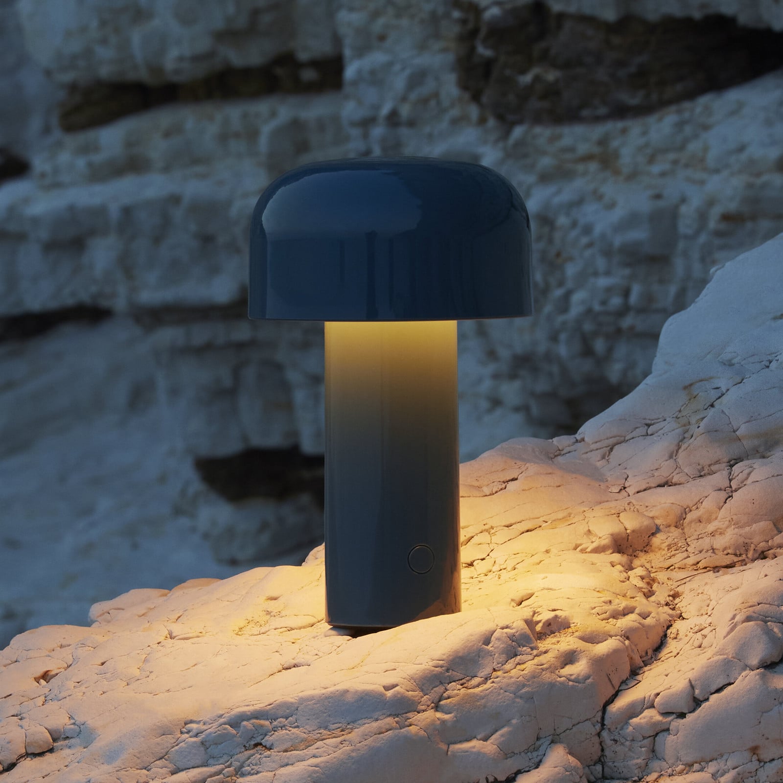 Lámpara de mesa LED recargable Bellhop, azul, 21 cm, atenuable, IP54 - FLOS - Sala de estar / salón - Diseño - Plástico - Redonda
