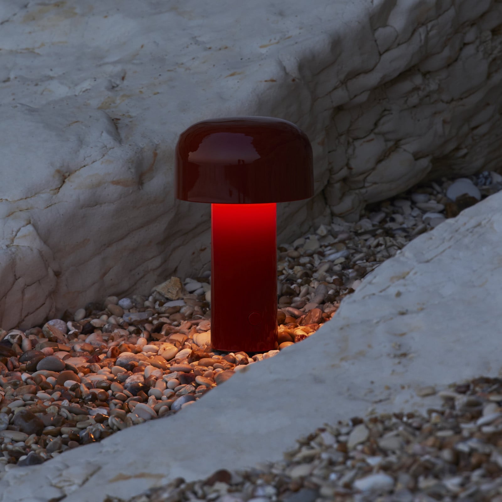 Lámpara de mesa LED recargable Bellhop, roja, 21 cm, atenuable, IP54 - FLOS - Sala de estar / salón - Diseño - Plástico - Redonda