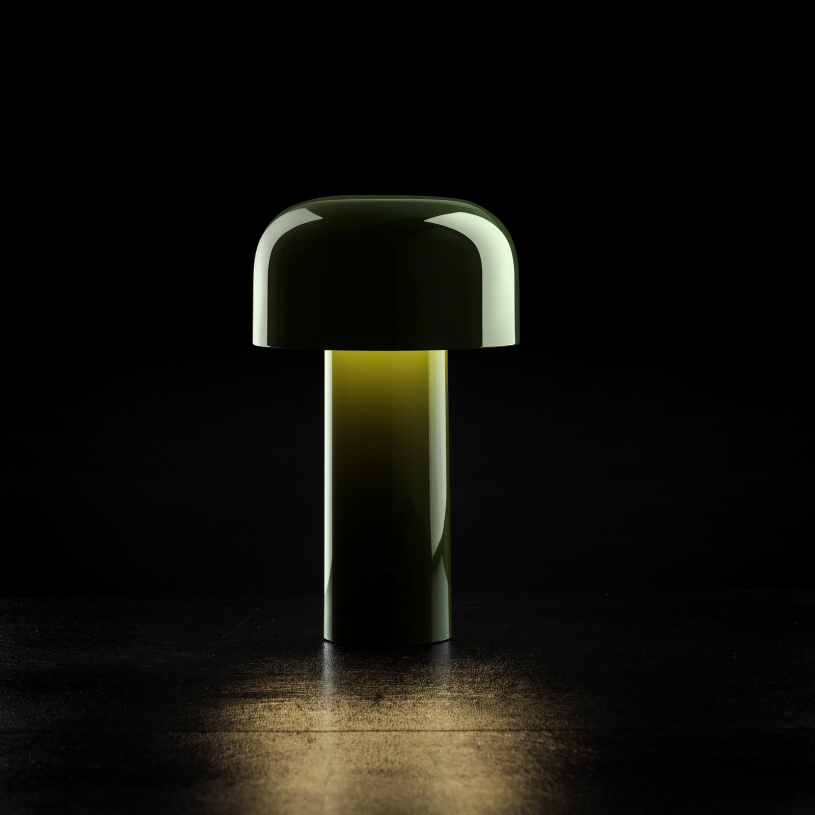 Lámpara de mesa LED recargable Bellhop, verde, 21 cm, atenuable, IP54 - FLOS - Sala de estar / salón - Diseño - Plástico - Redonda