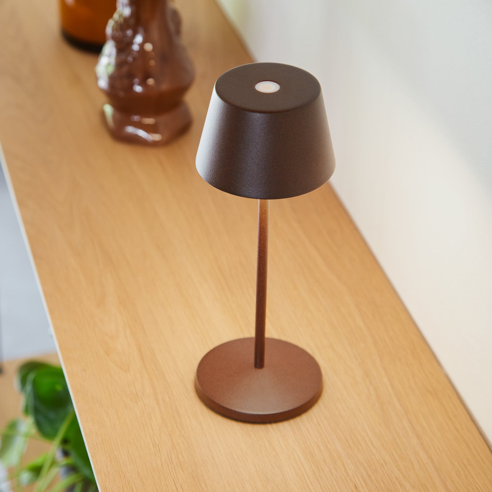 Lámpara de mesa portátil Modi Micro IP65 Corten - LOOM DESIGN - Terraza - Moderno - Aluminio - Con pantalla