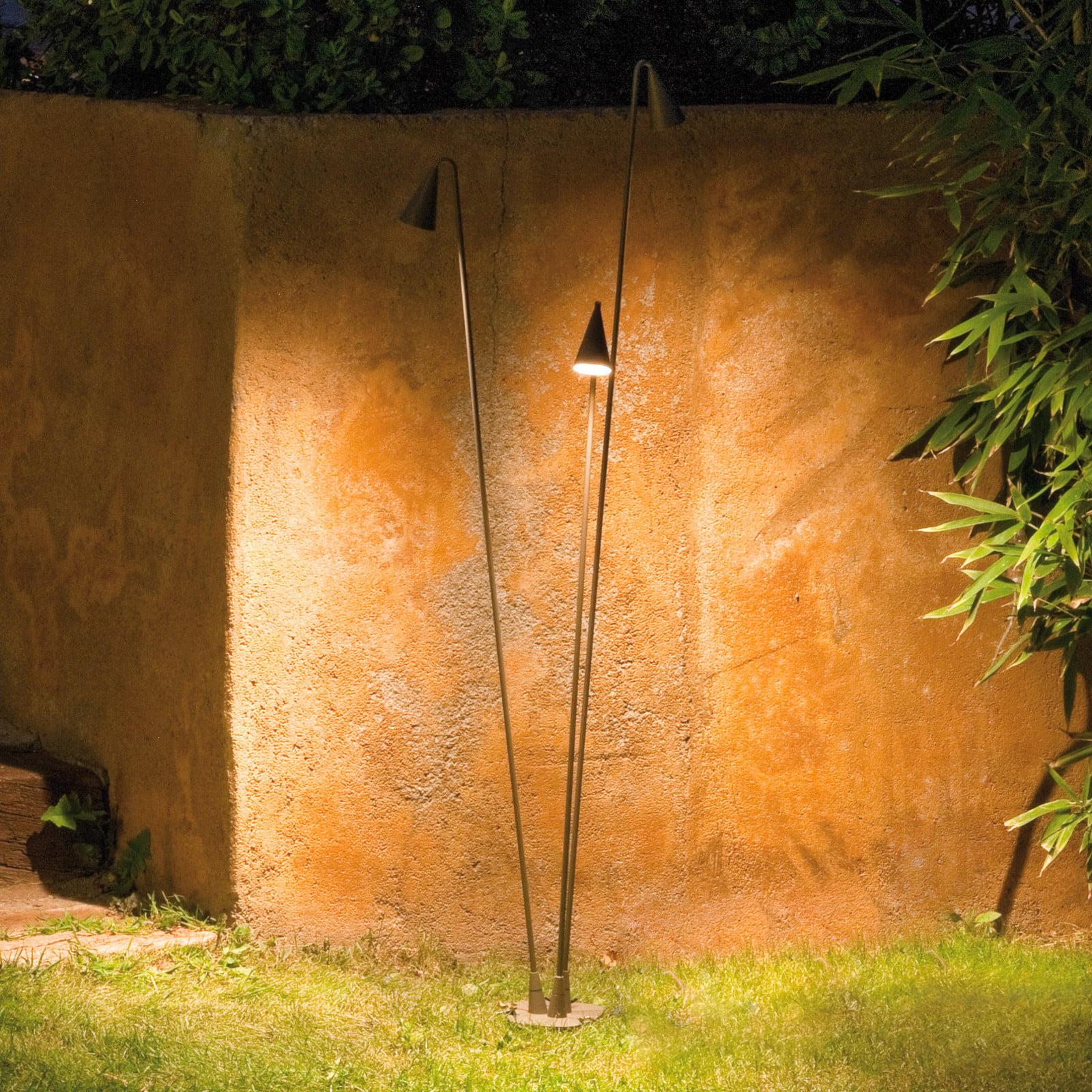 Lámpara de pie LED exterior Brisa, 1 luz, color caqui - Vibia - Diseño - Plástico