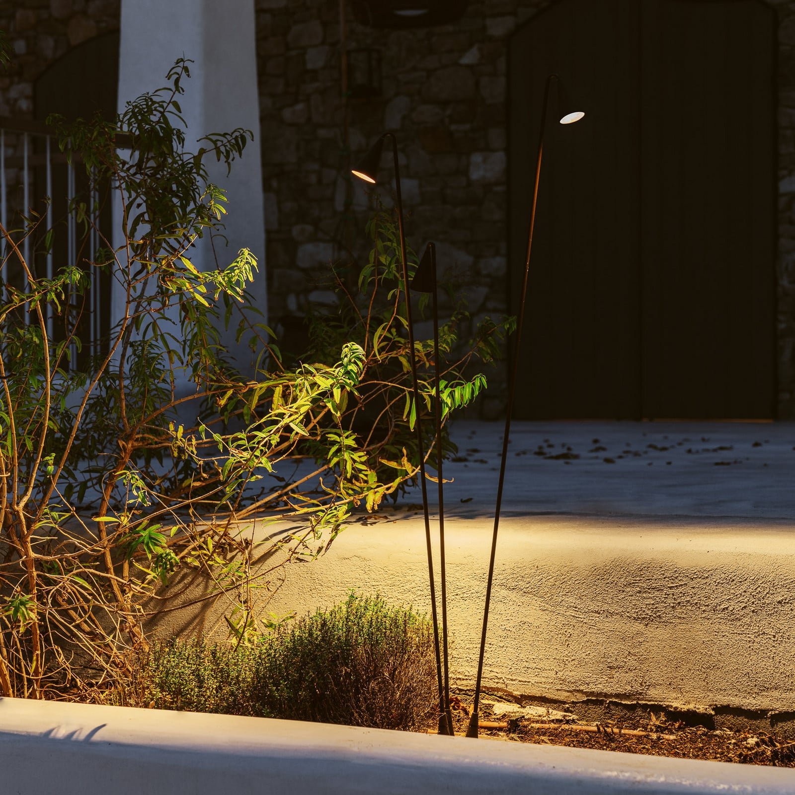 Lámpara de pie LED exterior Brisa, 3 luces, marrón - Vibia - Diseño - Plástico
