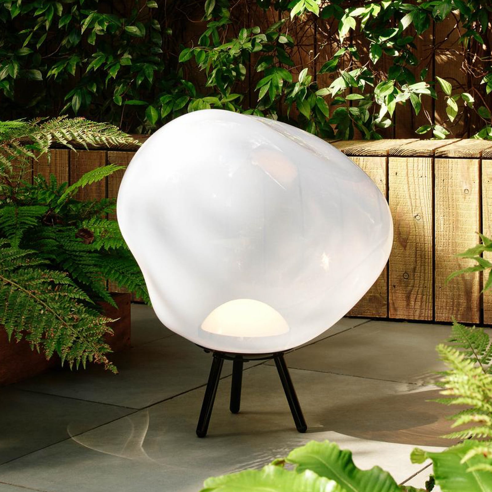 Lámpara de pie Melt Portable, ópalo/negro, IP44 - Tom Dixon - Sala de estar / salón - Diseño - Plástico - Trípode