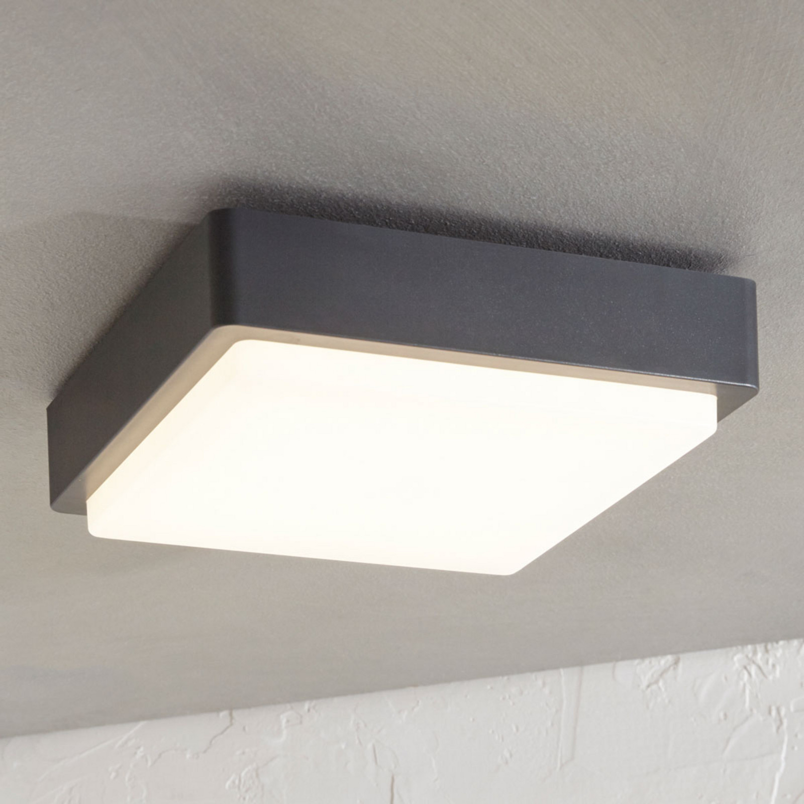 lámpara LED de techo para exterior Nermin, 22 cm, IP65, angular - Lindby - Moderno - Plástico