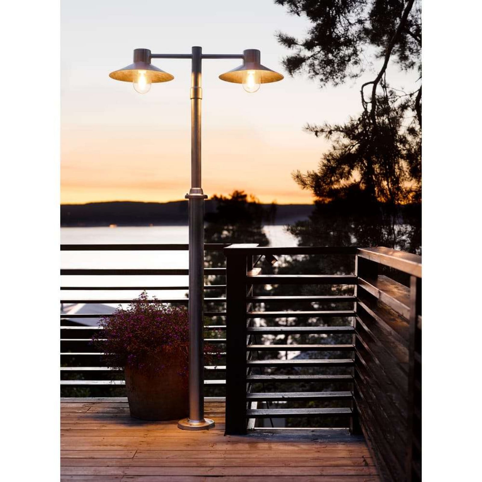 Lund 1 Lámpara Exterior tipo Farola con Anclaje Negro - Norlys - Terraza - Metal