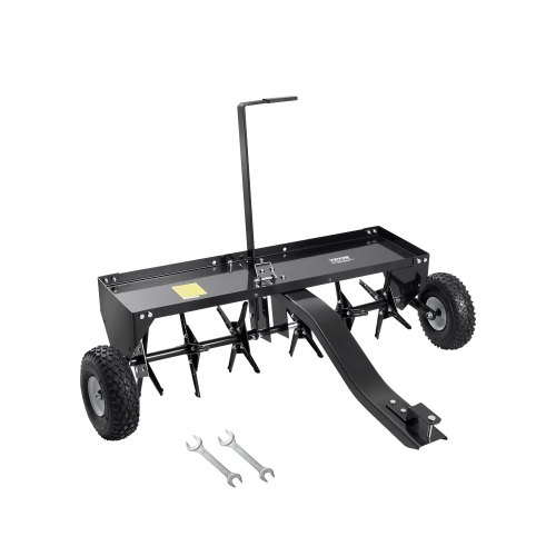 VEVOR Aireador de Césped Remolcable de 1275 x 980 x 885 mm con Enganche Universal, Púas de Hierro Dispuestas Alternativamente, Carga de 45,36 kg para Remolcar, Jardines, Céspedes y Granjas, Negro