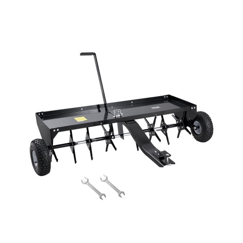 VEVOR Aireador de Césped Remolcable de 1500 x 980 x 885 mm con Enganche Universal, Púas de Hierro Dispuestas Alternativamente, Carga de 63,5 kg para Remolcar, Jardines, Céspedes y Granjas, Negro